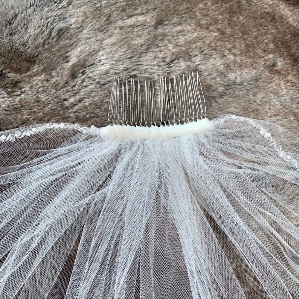 Ivory Bridal Veil Elbow Length - Picture 2 of 5